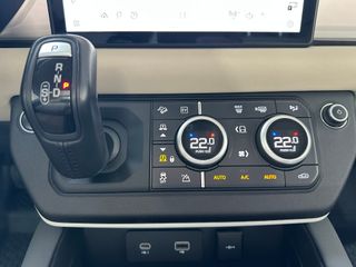 Land Rover Defender 2021