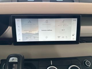 Land Rover Defender 2021