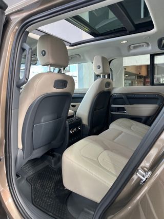 Land Rover Defender 2021