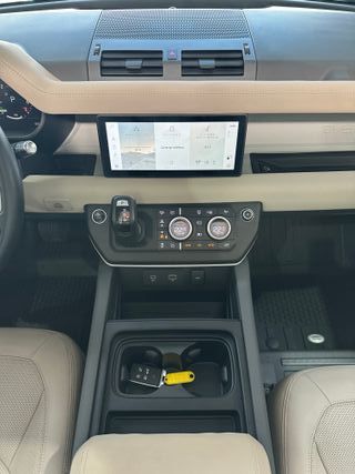 Land Rover Defender 2021