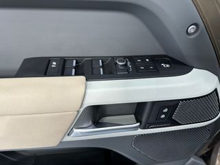 Land Rover Defender 2021