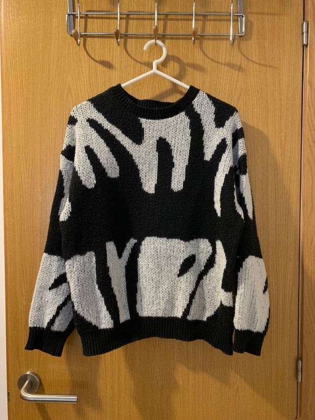 Jersey chico estampado blanco y negro chico 12-14