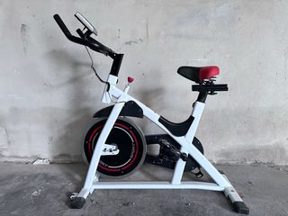 Bicicleta de entrenamiento indoor