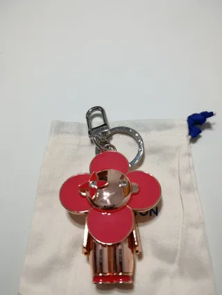 .Llavero.Flor.Rosa.louis.vuitton.Dorado.