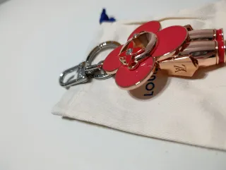 .Llavero.Flor.Rosa.louis.vuitton.Dorado.