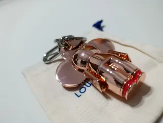 .Llavero.Flor.Rosa.louis.vuitton.Dorado.