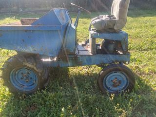Dumper de obra azul