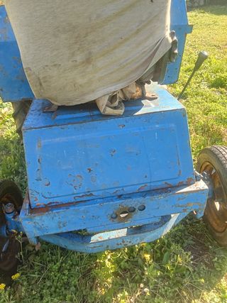 Dumper de obra azul