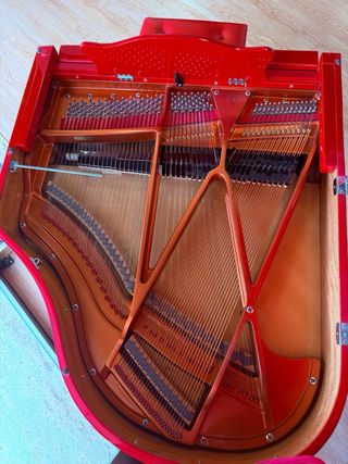 Mini piano de cola rojo