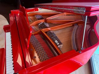 Mini piano de cola rojo