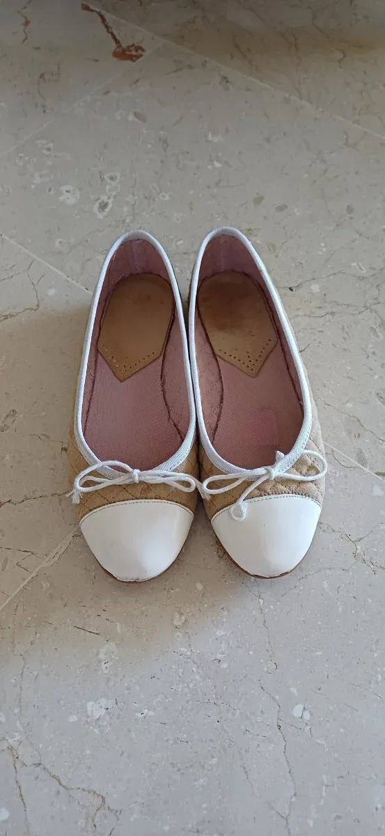 Manoletinas Callaghan Piel Beige Puntera Blanca