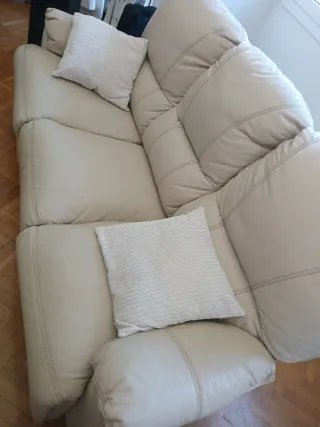2 Sofás Piel Beige +sillas