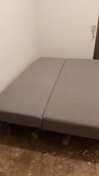 Divano letto in tessuto grigio molto nuovo