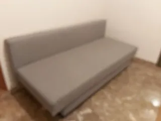 Divano letto in tessuto grigio molto nuovo