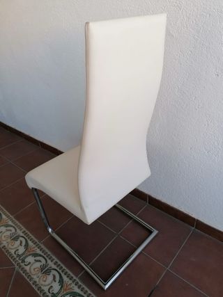 Sillas polipiel blanco a estrenar