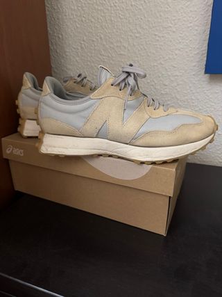 Zapatillas New Balance Beige y Gris