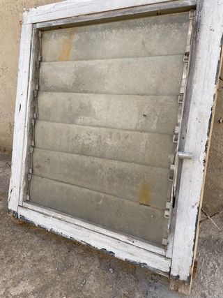 Ventana madera antigua baño/cocina