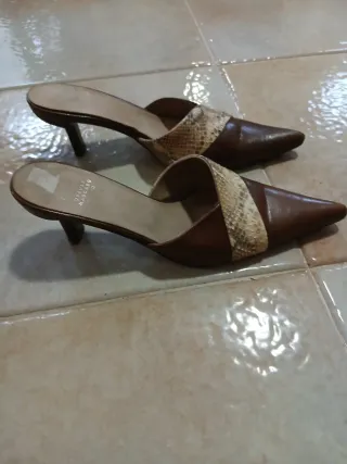 Zapatos tacón marrón y piel serpiente