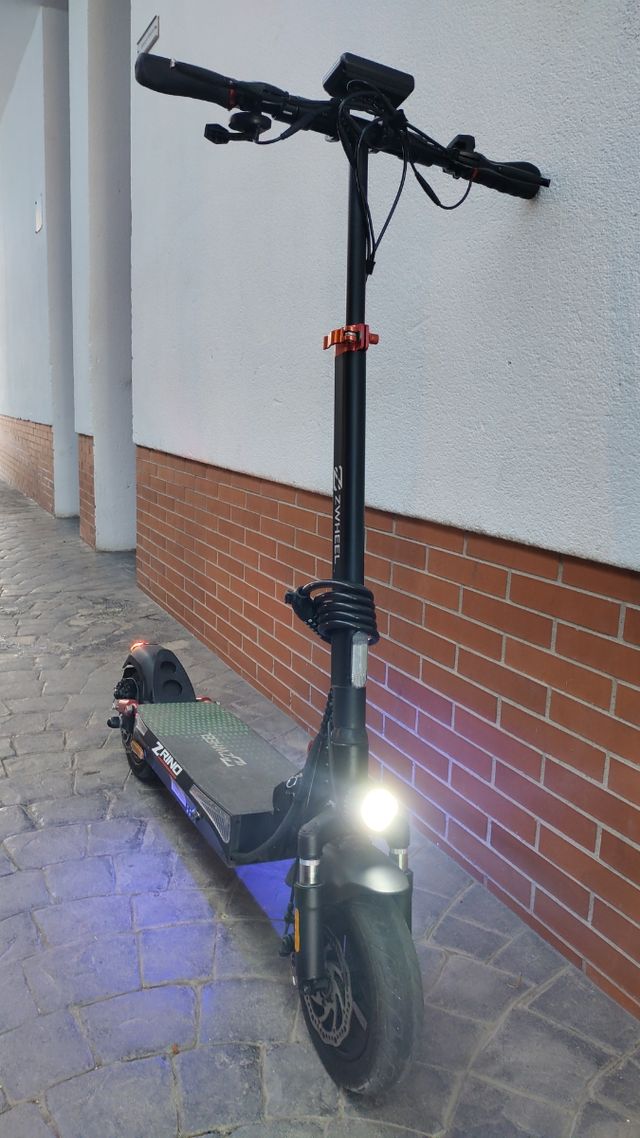 Almuñecar- Patinete Eléctrico ZRINO 