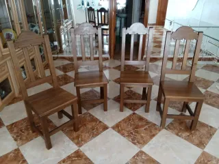 Mesa cristal  dorado y 4 sillas y 2 trono  madera 