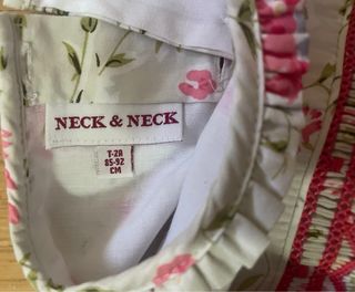 Vestido y braguita floral verano niña.
Neck & Neck