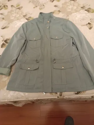 Parka de mujer, verde con bolsillos, talla 46