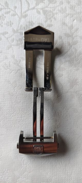 Cierre TAG Heuer correa reloj plateado