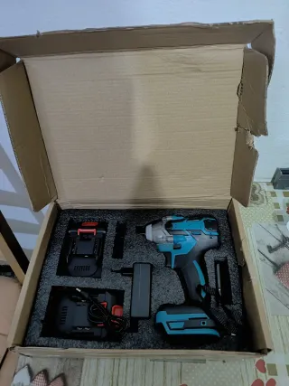 Pistola de impacto con 2 baterías nueva