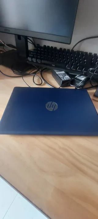 HP Stream 11-ak0004ns Portátil Azul Marino