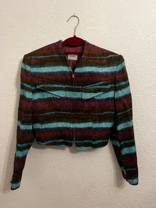 Chaqueta elegante morada y turquesa