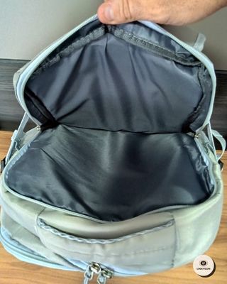 Mochila Gris Impermeable con USB - Nueva