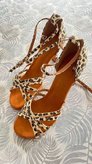 Zapatos de baile tacón leopardo