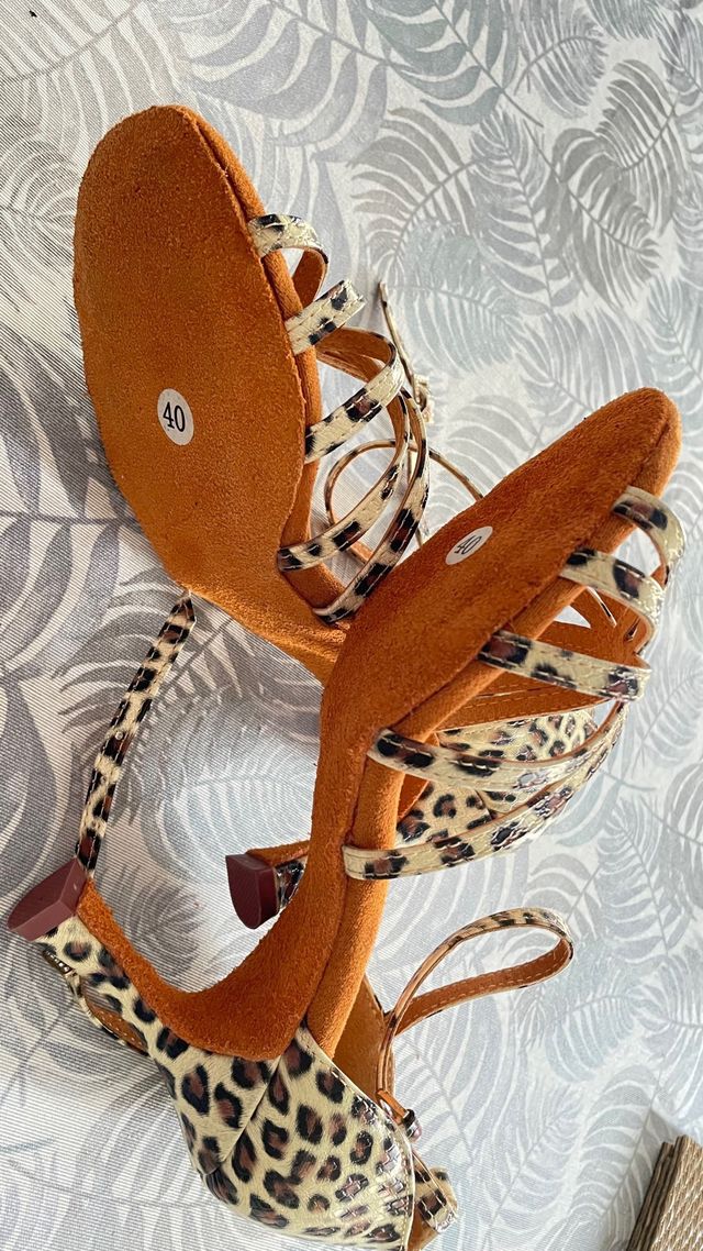 Zapatos de baile tacón leopardo