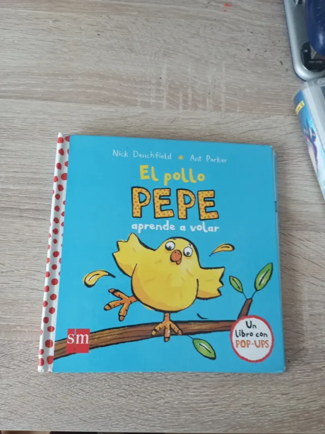 El pollo Pepe aprende a volar