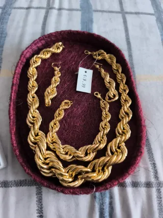 Conjunto de Joyas Doradas