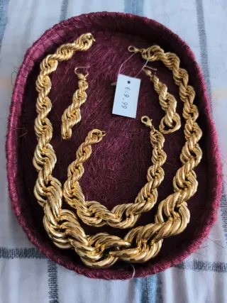 Conjunto de Joyas Doradas