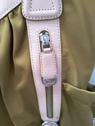 Bolso DKNY dorado y cuero beige