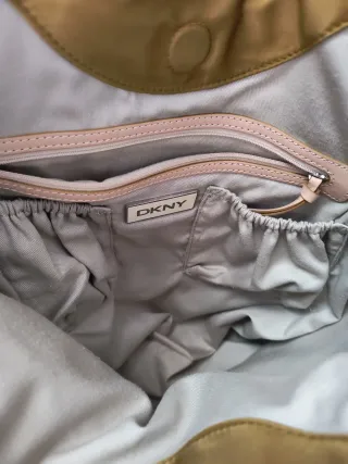 Bolso DKNY dorado y cuero beige