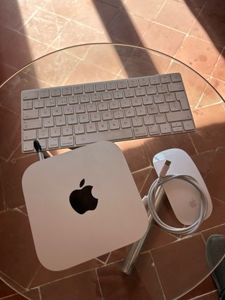 Mac Mini M4 256GB + 1TB + Base/hub + Extras