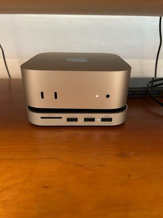 Mac Mini M4 256GB + 1TB + Base/hub + Extras