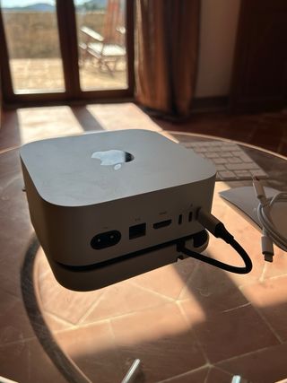 Mac Mini M4 256GB + 1TB + Base/hub + Extras