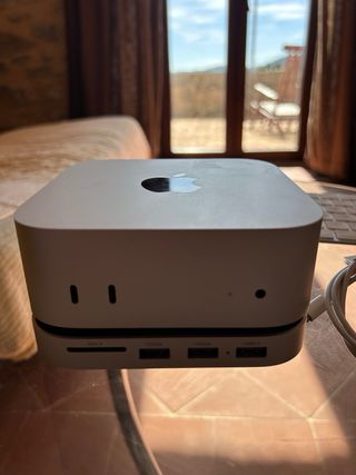 Mac Mini M4 256GB + 1TB + Base/hub + Extras