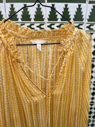 Blusa transparente amarilla