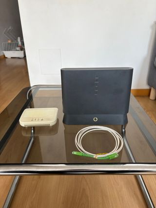 Router Sercomm VFH500-S de Vodafone y ONT