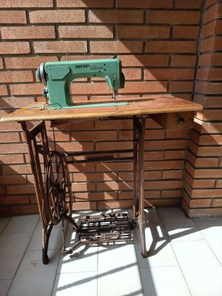 Máquina de coser Refrey Preferida