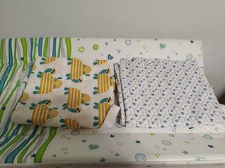 Cuna con colchón y ropa de cama