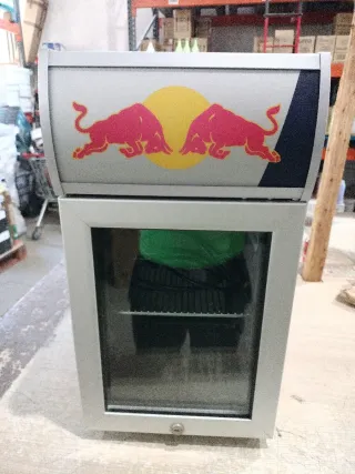 Mini Nevera Red Bull
