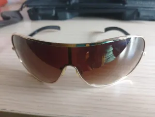 Gafas de sol Guess doradas y marrones