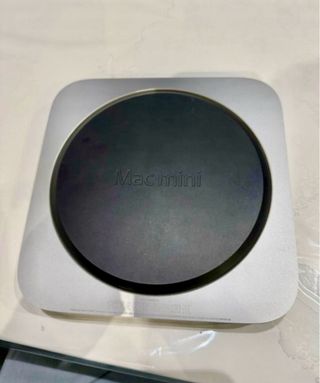 Mac Mini 2014 SSD 200 GB Plata
Teclado y ratón 