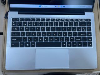 Portátil Intel Celeron N4000 6GB RAM 256GB V811